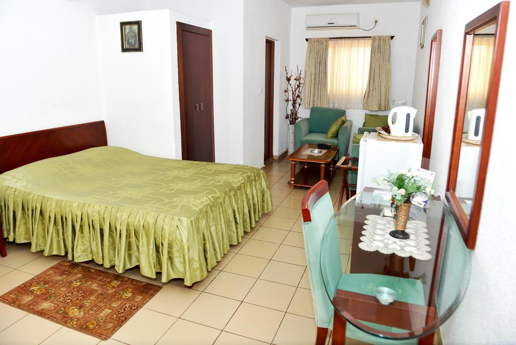 Paradise Hotel Lomé Esterno foto